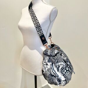 🤩 NWT Lululemon Diversity Bag Winged Mosaic White Naval Blue